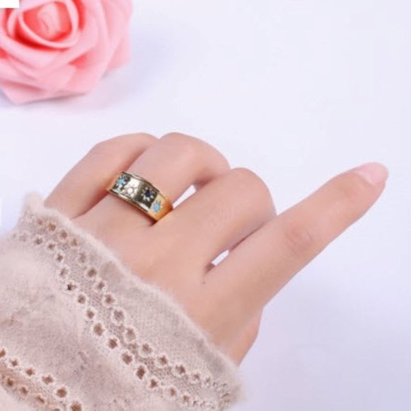 Chunky Gold Cuff Ring with Green Emerald Colored Hearts - Picture 4 of 4